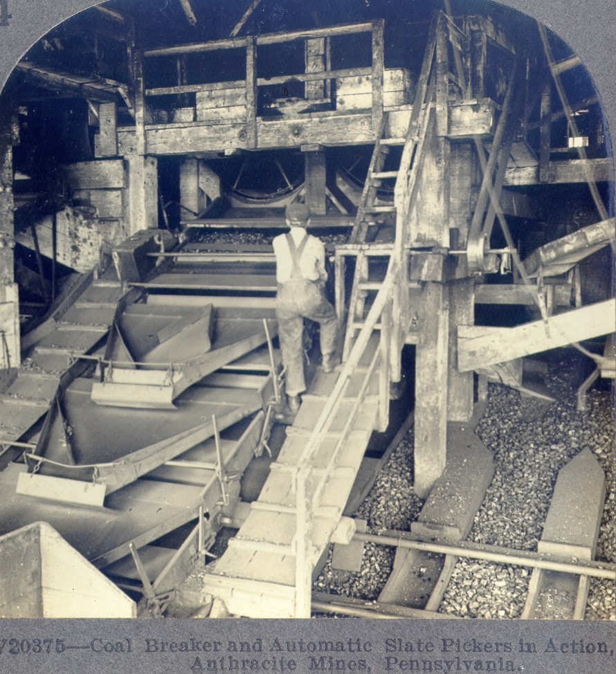 Automatic anthracite breaker in action